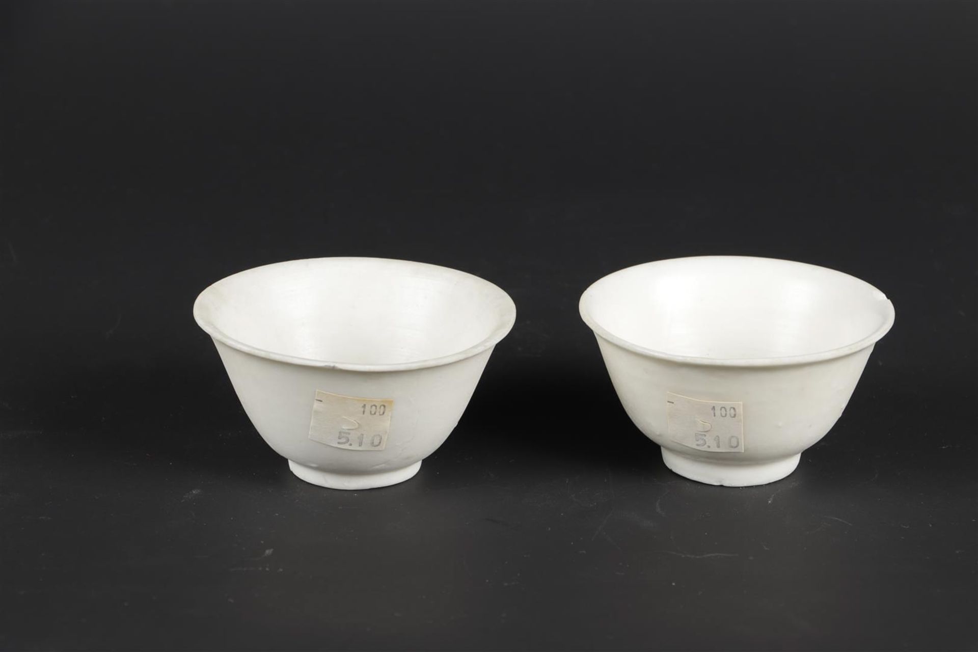 Two porcelain Blanc de Chine bowls: origin Vung Tau Cargo (sea finds auctioned at Christies, 1992). 