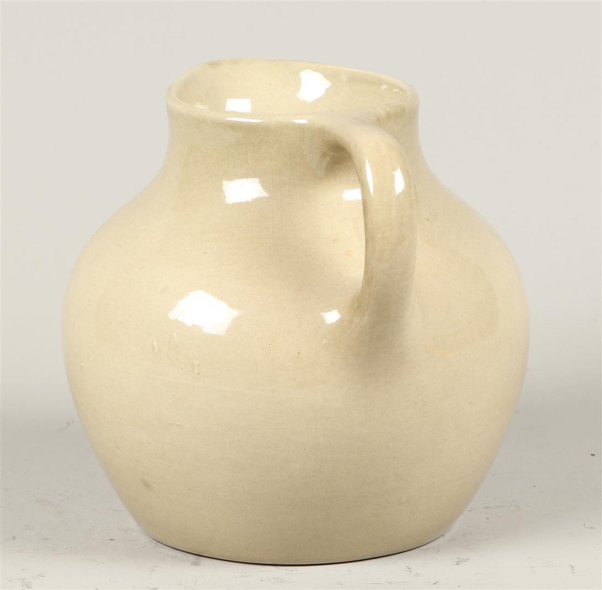 An earthenware pitcher, model number 255. ESKAF Steenwijk, Circa 1930. - Bild 2 aus 3