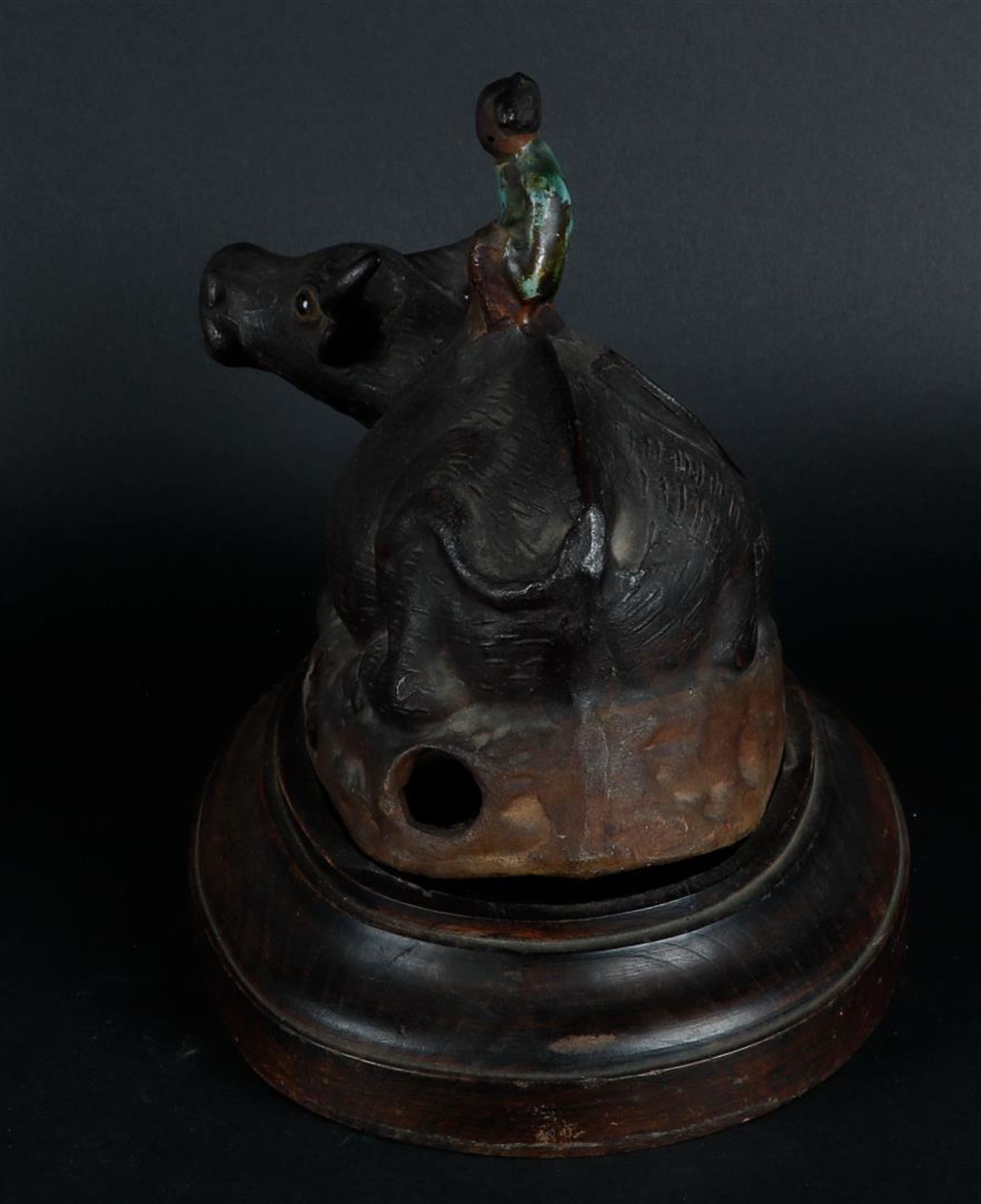 A terracotta incense burner in the shape of an ox with a Chinese boy. China, 19th century. - Image 4 of 5