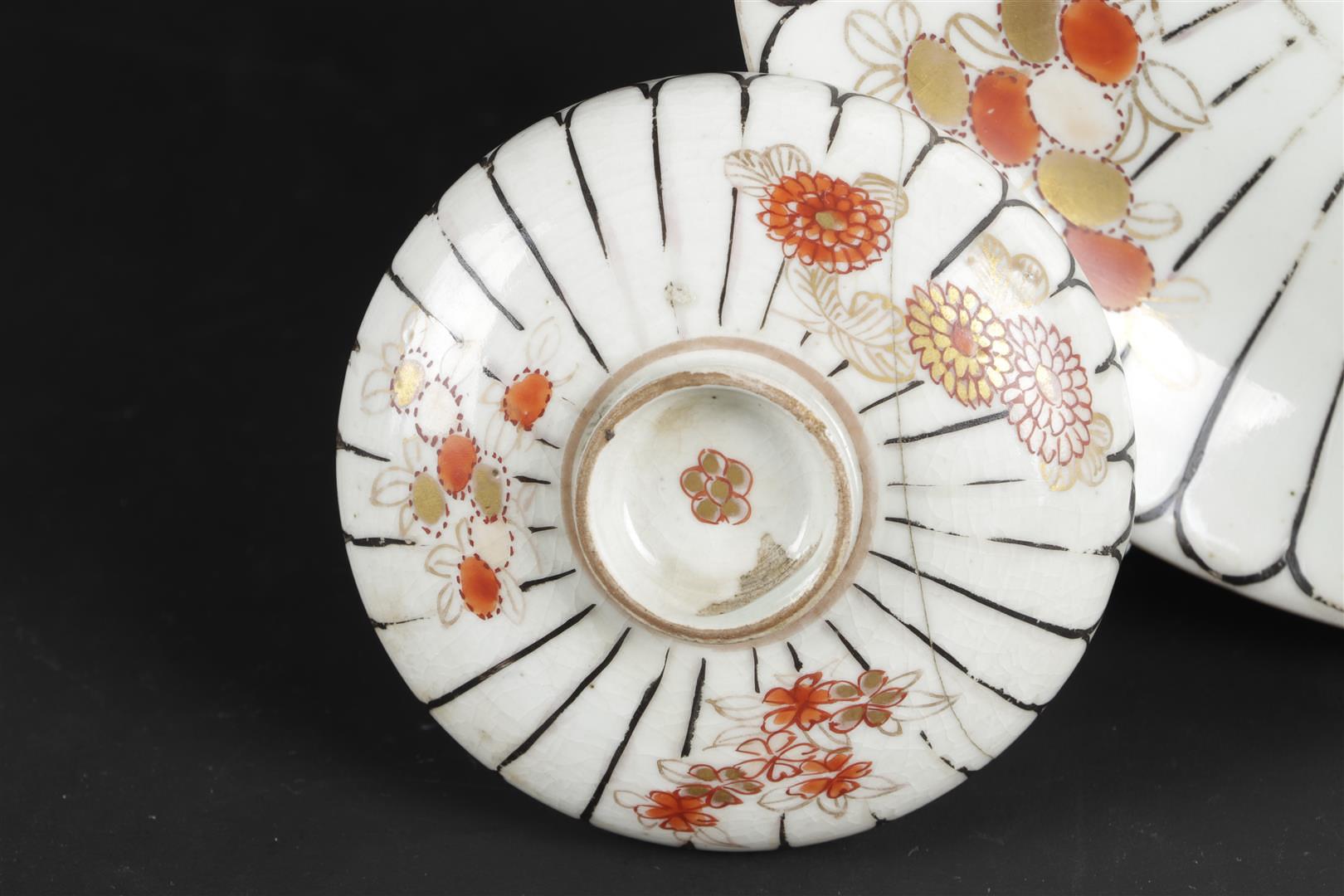 Six porcelain, high model Imari cups and saucers with lids (chocolate cups). Japan, 18th century. - Image 3 of 5