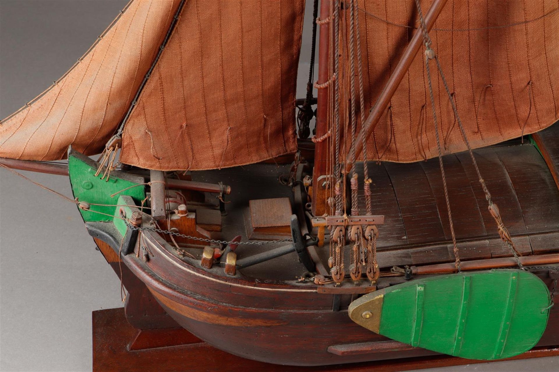 A ship model of a flat bottom with a deckhouse. Approx. 1900. - Image 2 of 3