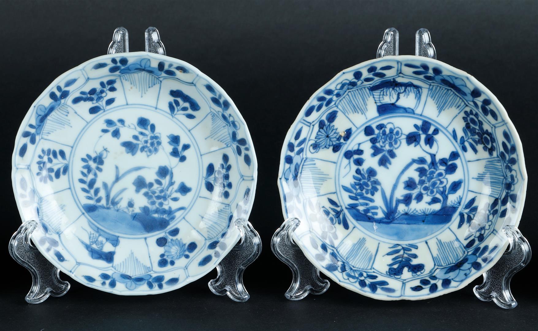 Four porcelain plates with lotus leaf, outer edge, decorated with floral decor. China, Yongzheng. - Image 2 of 3