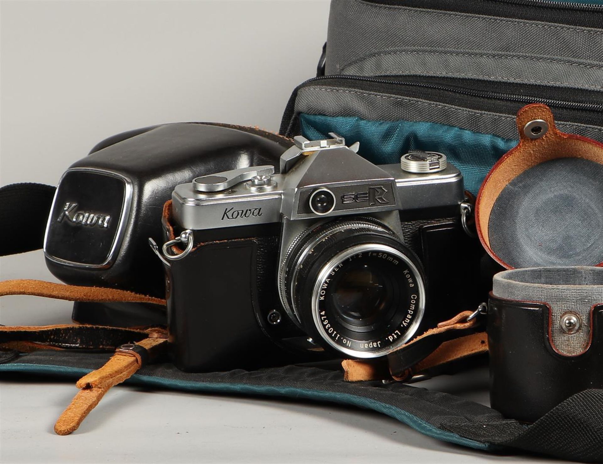 A lot with a vintage "Kowa" analogue camera with 50 mm. lens, focus 2.5 - infinity, shutter seikosha - Image 3 of 3