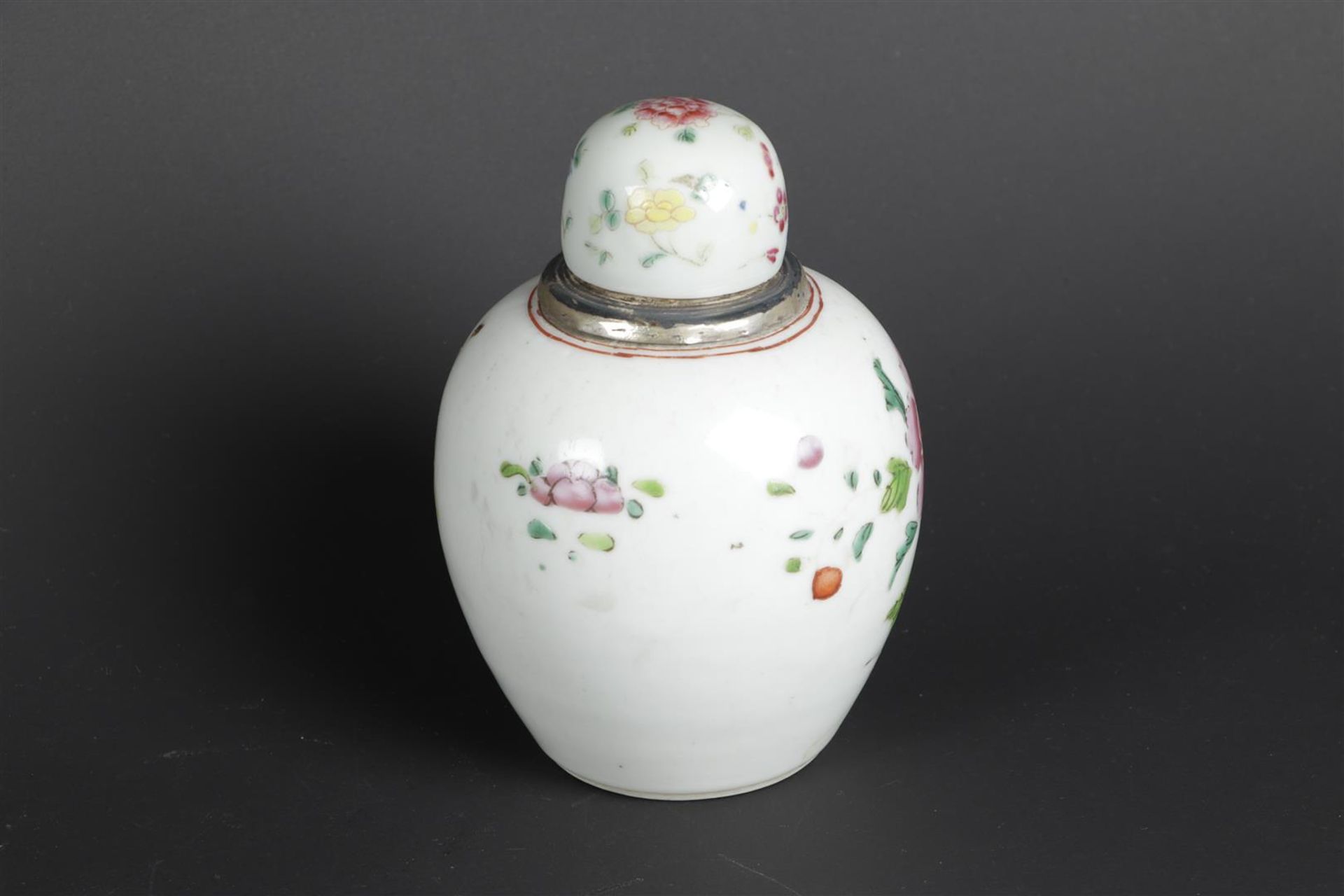 A porcelain Famille Rose tea caddy with a silver-rimmed frame and a convex lid. Chinese, Qianlong. - Image 2 of 5