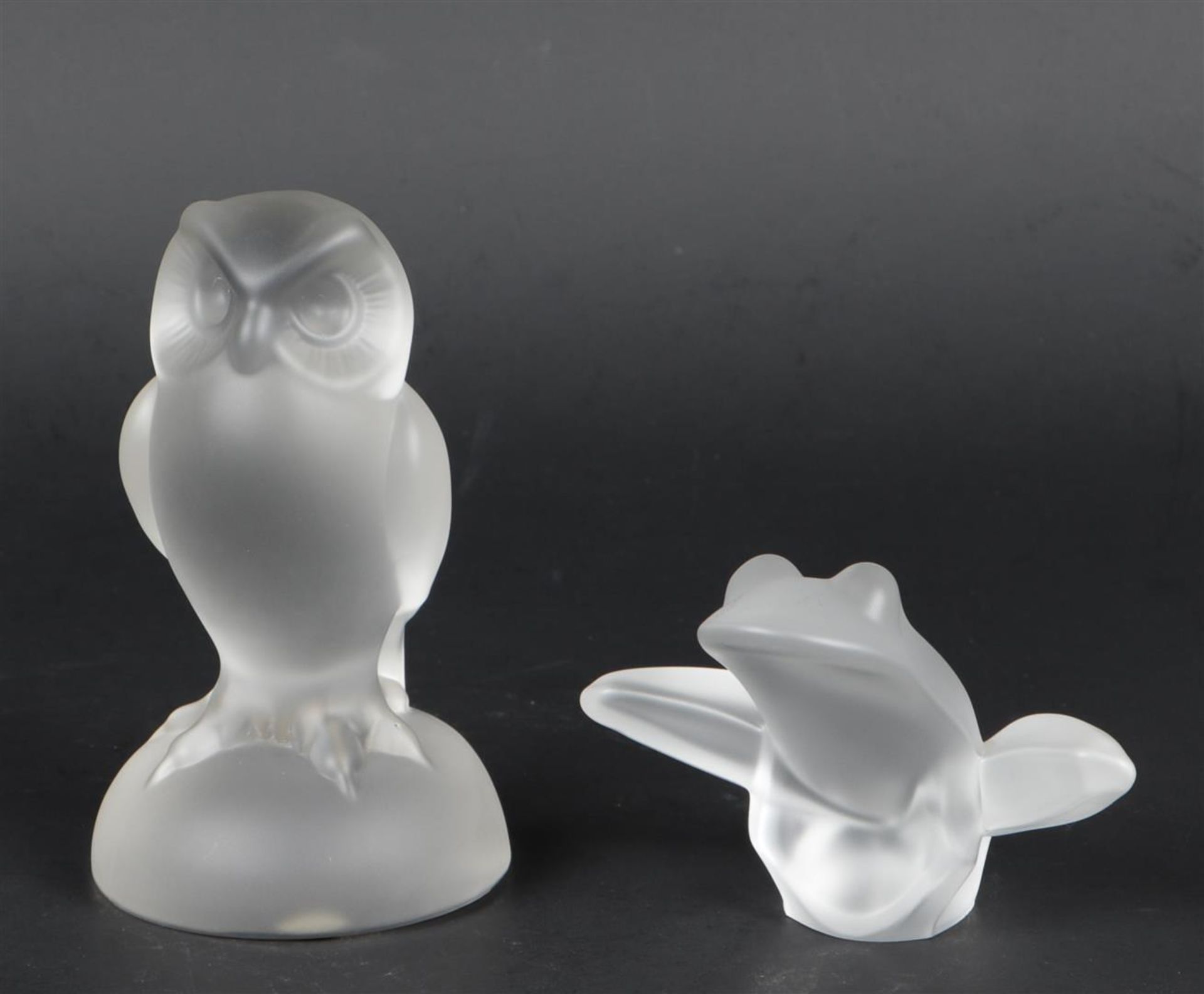 A glass frosted frog and a dito finch (2x), Cristal de Sevres. - Bild 5 aus 5