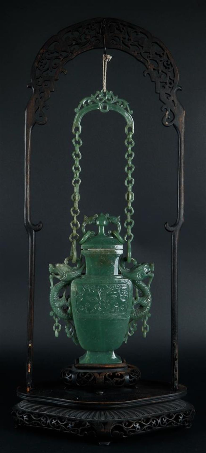 A celadon green jade vase with lid, with dragon handles and with jade chain with handle. China, 20th - Image 3 of 5