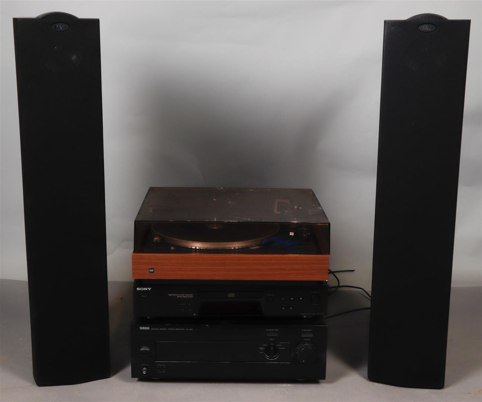 An audio set consisting of a DUAL record player (type 51o beltdrive), a YAMAHA amplifier, a SONY CD 