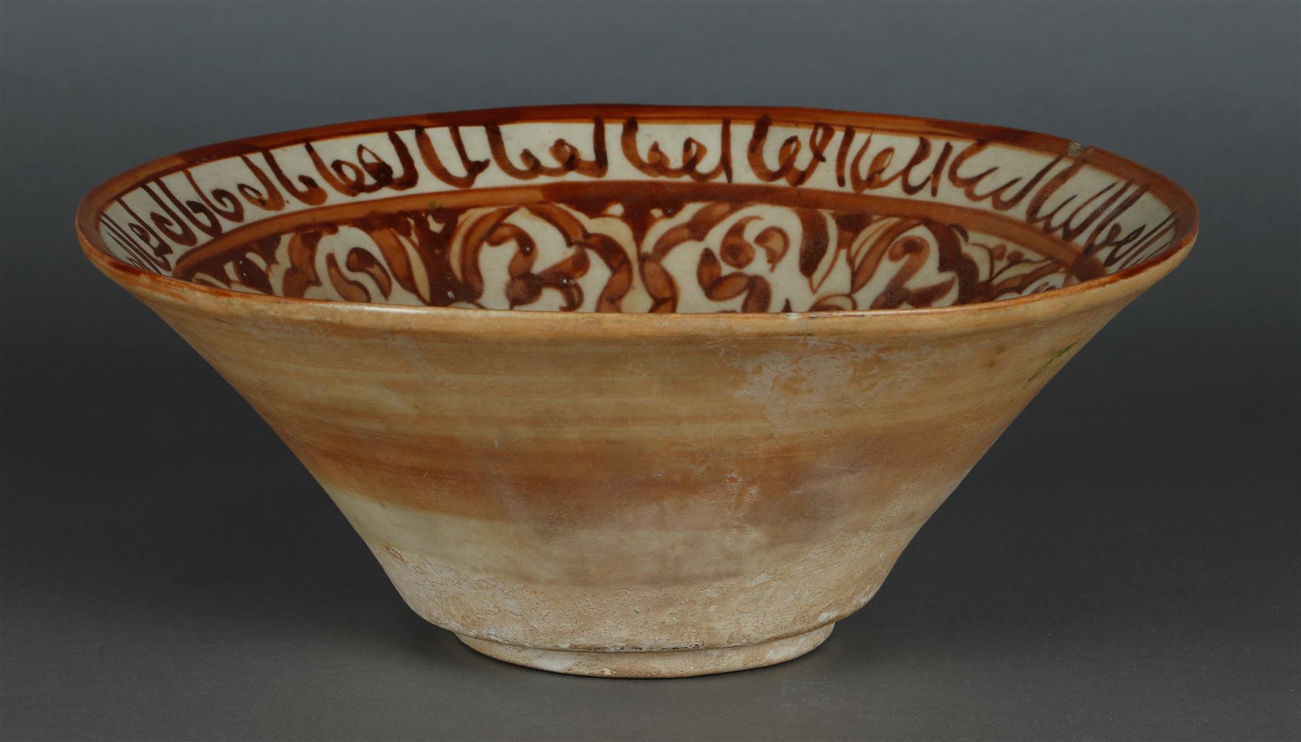 An earthenware nishapur bowl with floral decoration and decorated with a figure in the center. Persi