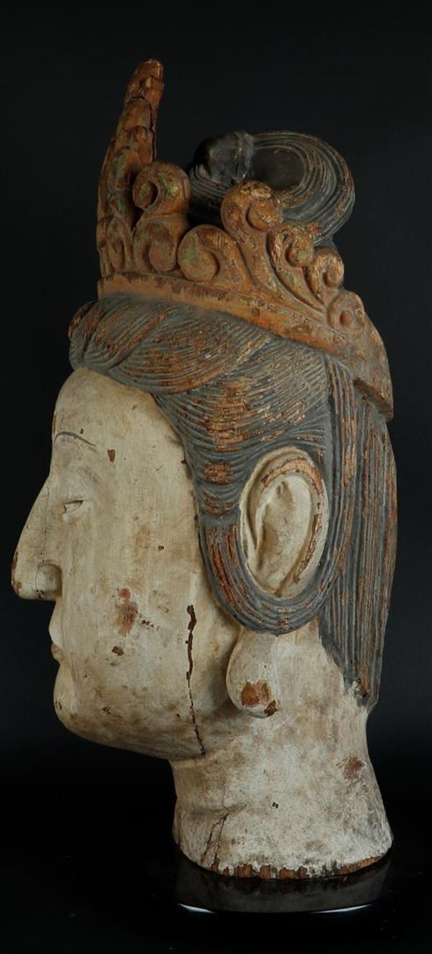 A carved wooden crowned Buddha head. China, Ming? - Image 4 of 6