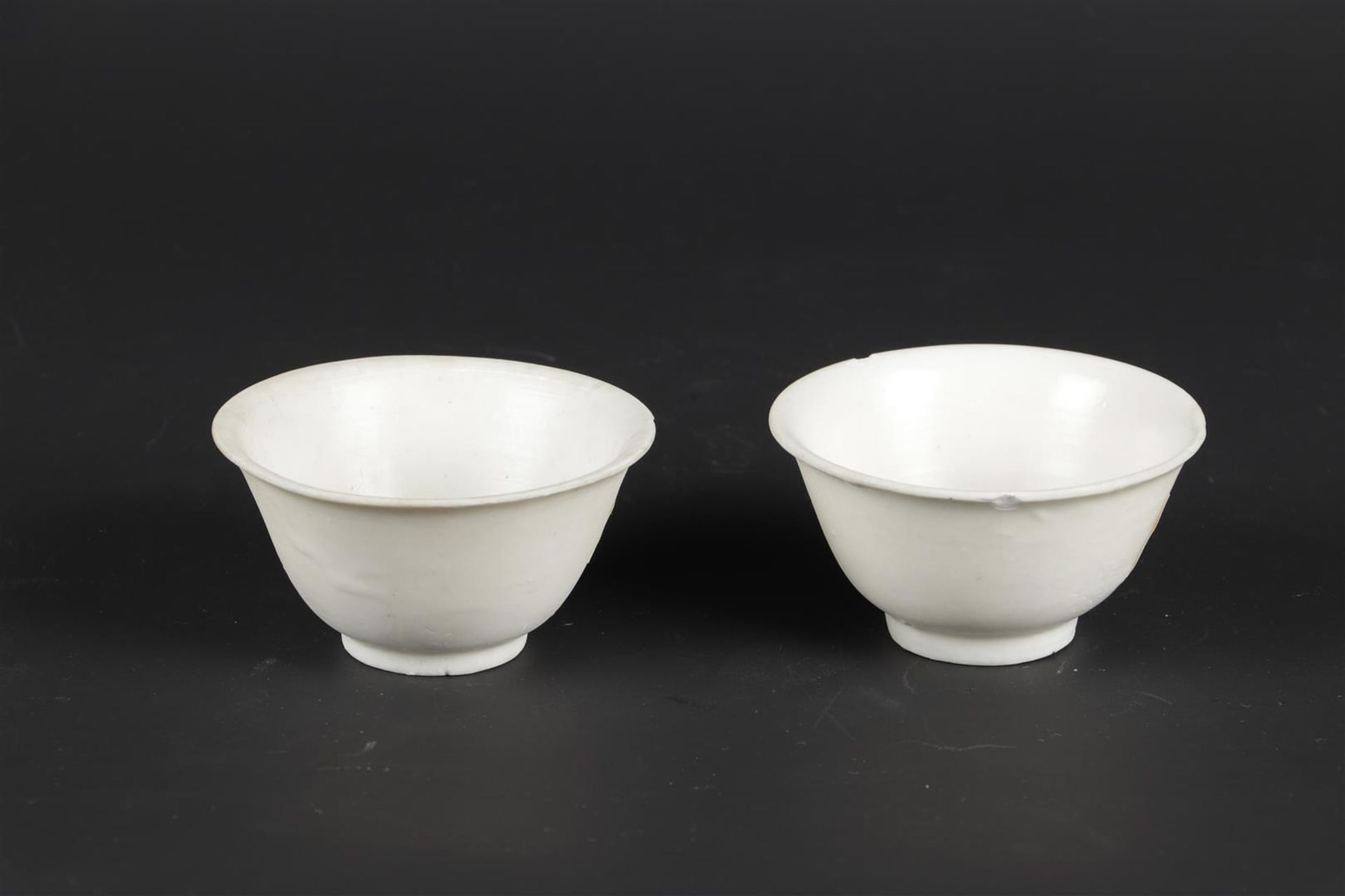 Two porcelain Blanc de Chine bowls: origin Vung Tau Cargo (sea finds auctioned at Christies, 1992).  - Bild 2 aus 7