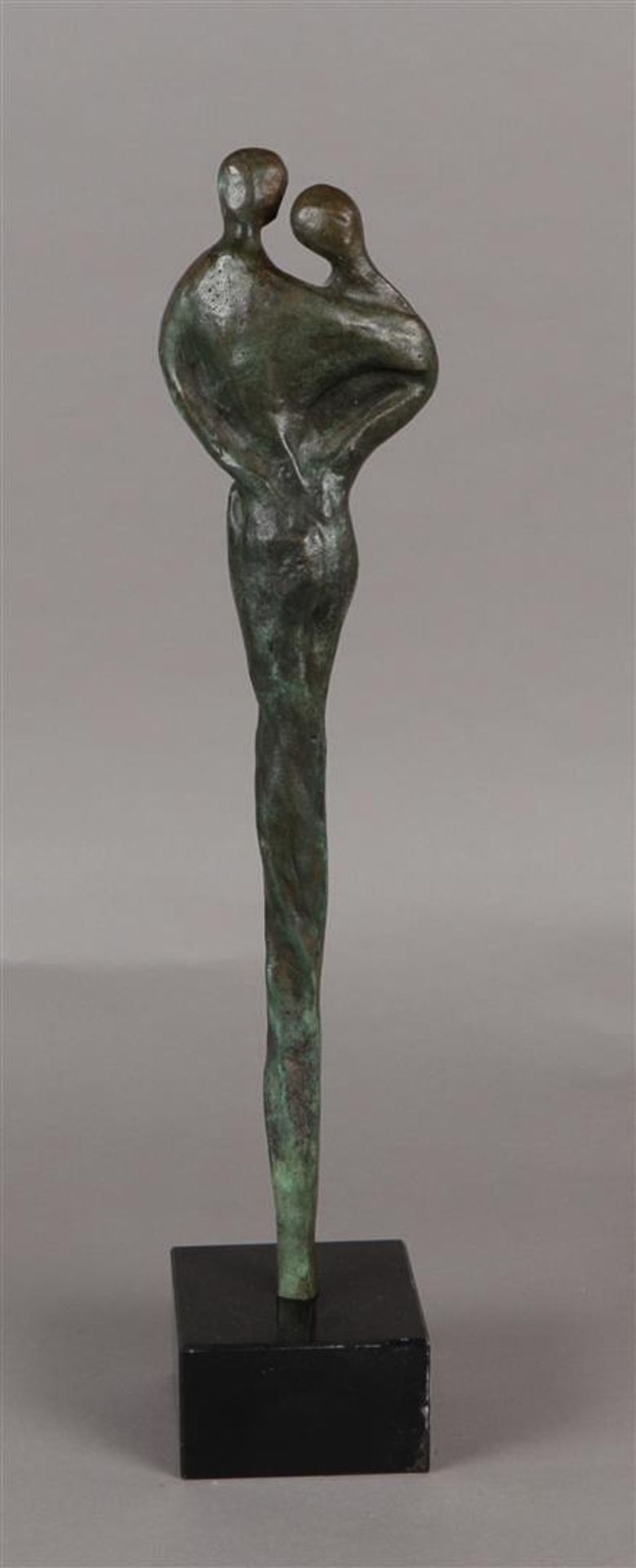 Elly de Clou (born Zoetermeer, 1953), Mother and child, bronze on honed marble base. Including certi - Image 2 of 2