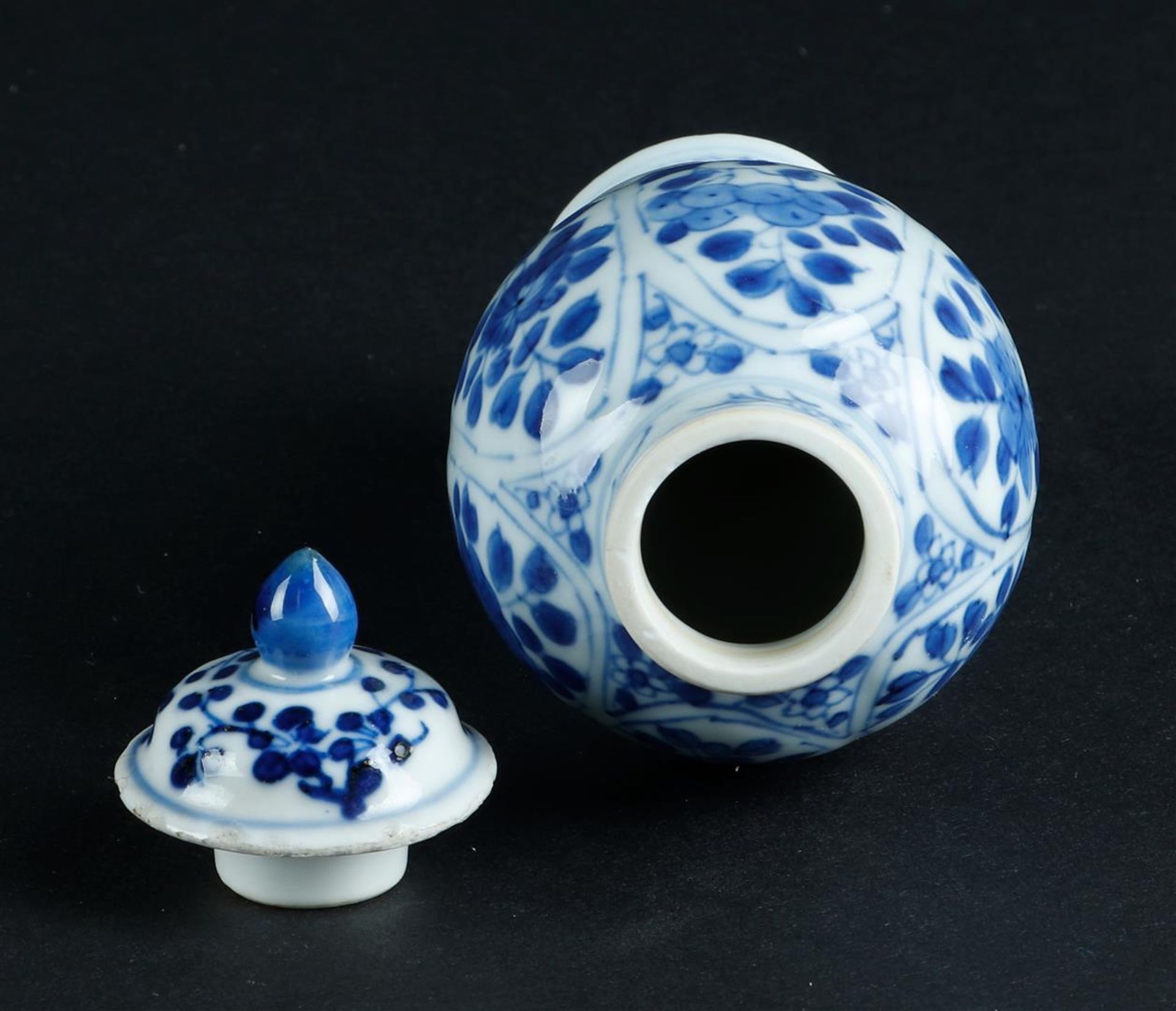 A porcelain lidded vase with lotus leaf divisions with floral decor, marked with artemisia leaf. Chi - Image 4 of 5