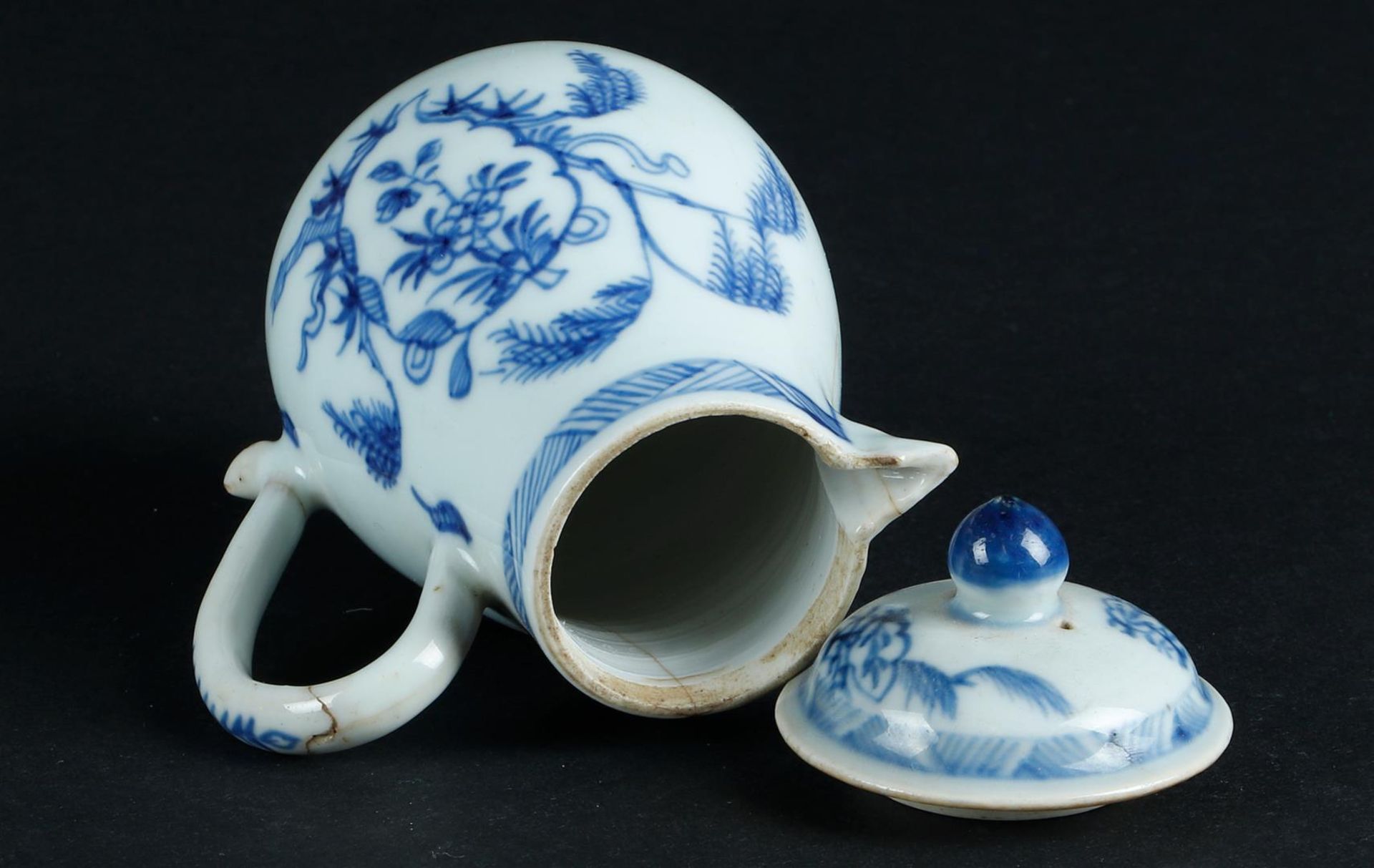 A porcelain milk jug with weeping willow (willow) decor. China, Qianlong. - Image 5 of 6