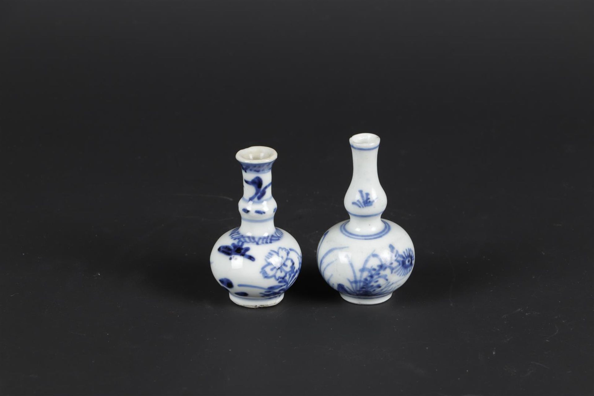 Two porcelain small model knob vases with floral decor and a butterfly. China, Yongzheng.
