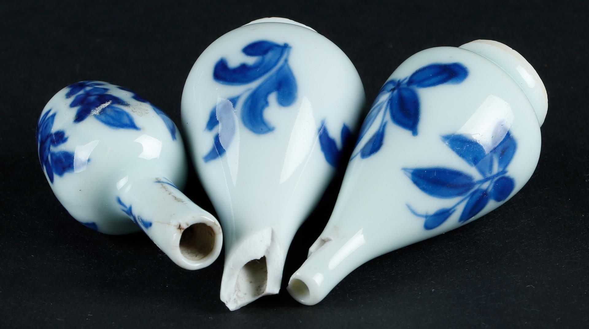 Three porcelain small model dollhouse vases with floral decor. China, Kangxi. - Image 4 of 4