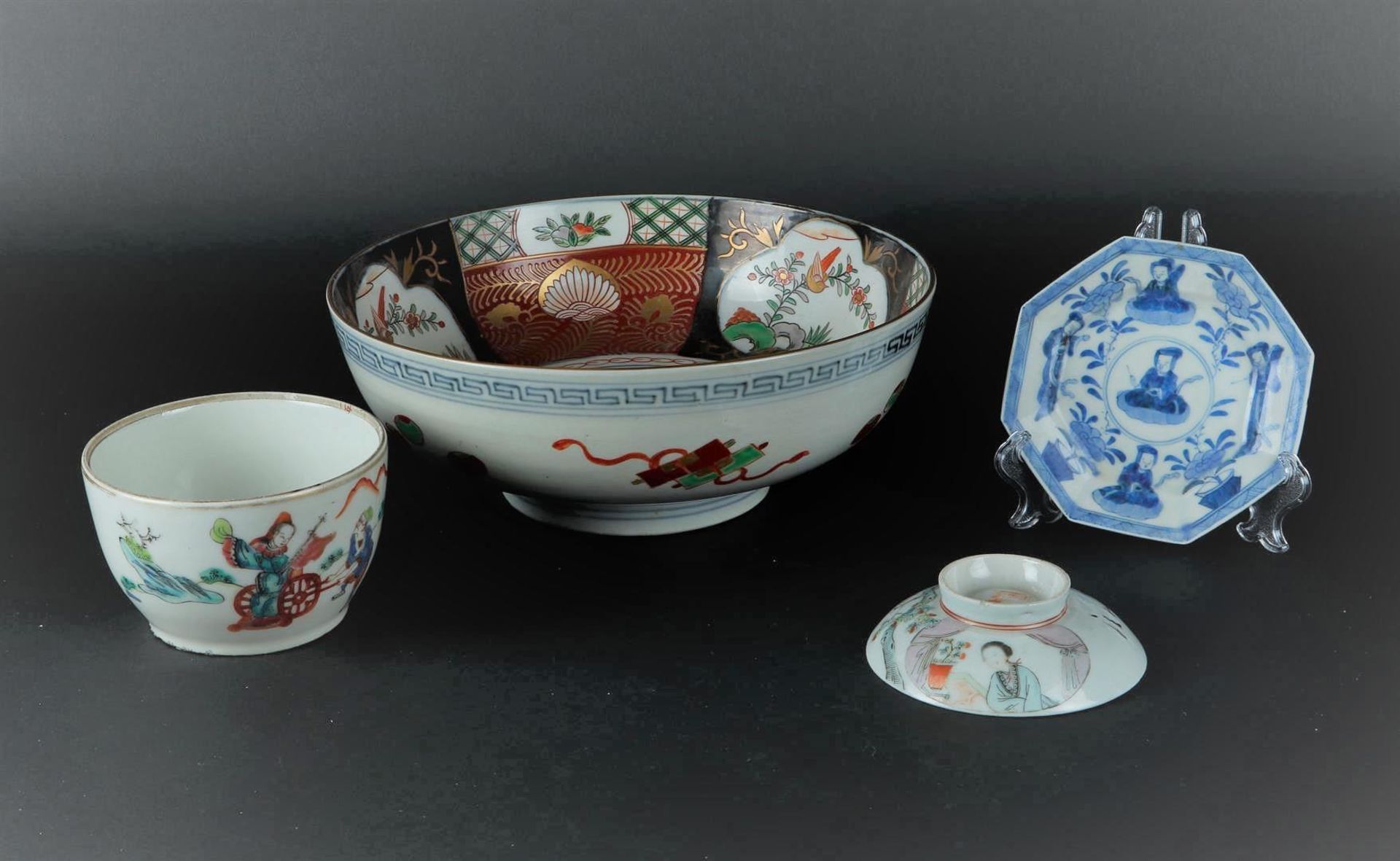 A lot of various porcelain, including Japan and China, mainly 19th century.