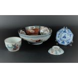 A lot of various porcelain, including Japan and China, mainly 19th century.