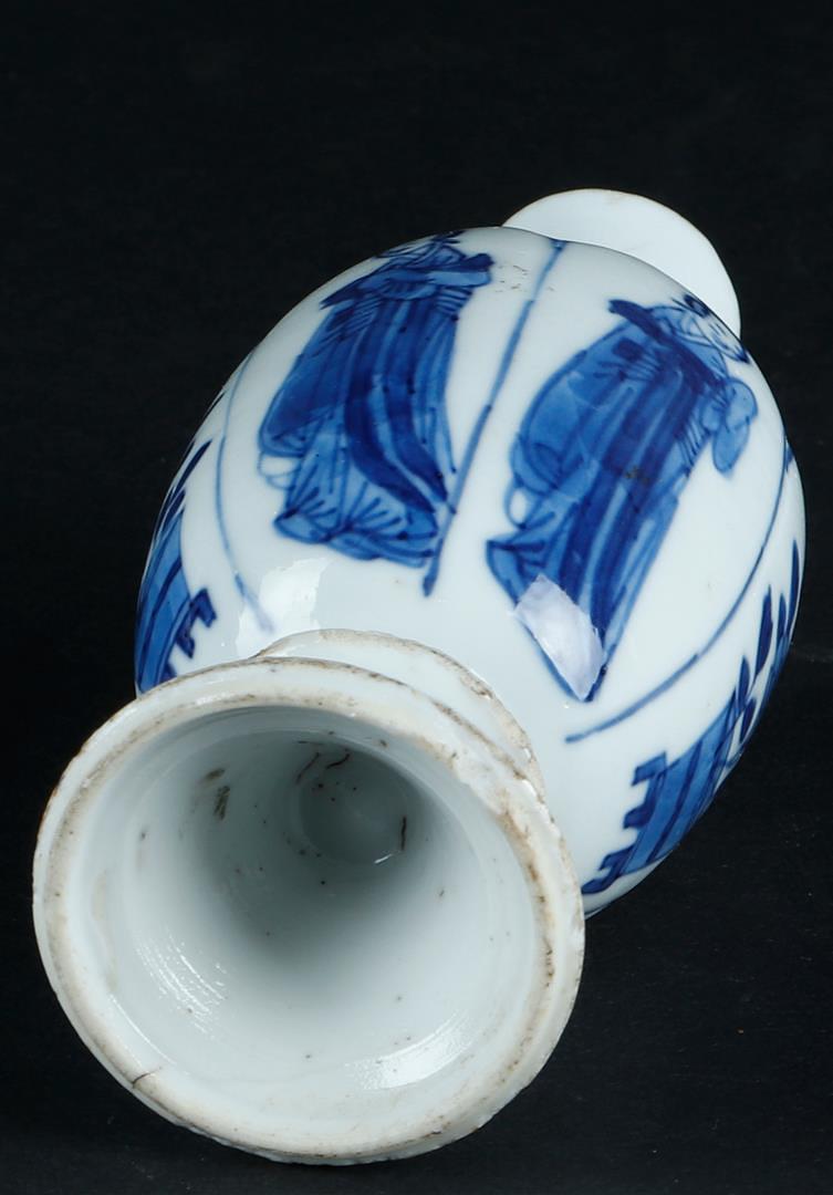 A porcelain baluster-shaped vase with knob in the foot, decoration on the belly. China, Kangxi. - Image 4 of 4