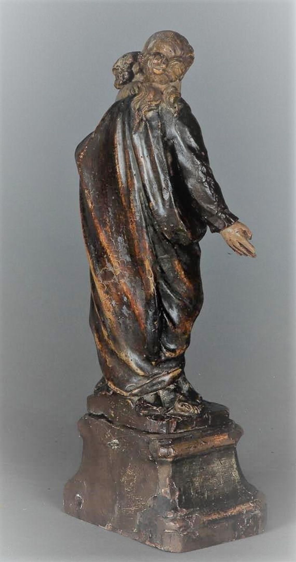 A wooden polychrome statue, Madonna with child. Possibly Antwerp 17th/18th century. - Image 2 of 3