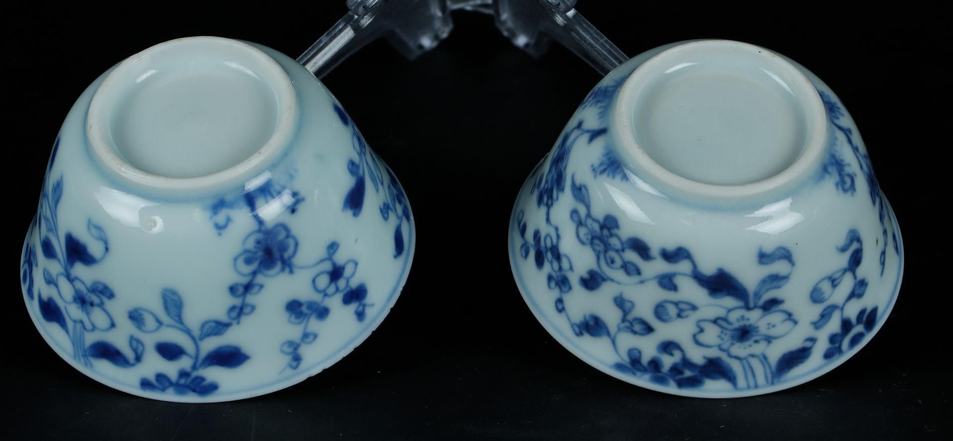 Two porcelain bowls with rich floral decoration. China, Kangxi. - Image 5 of 5