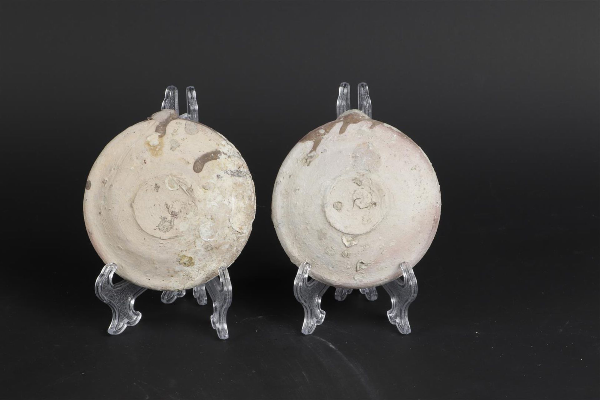 Two stoneware oil lamp dishes, origin Vung Tau Cargo (sea finds auctioned at Christies, 1992). China - Bild 2 aus 2