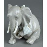 A porcelain figure in the shape of a wounded elephant, marked Lladro. Spain, 20th century.