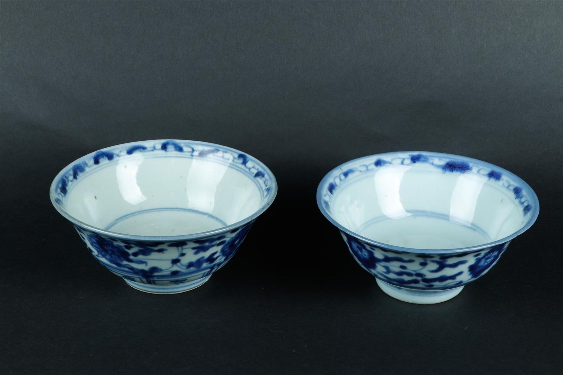 A lot of two Swatow bowls. China, 19th century.