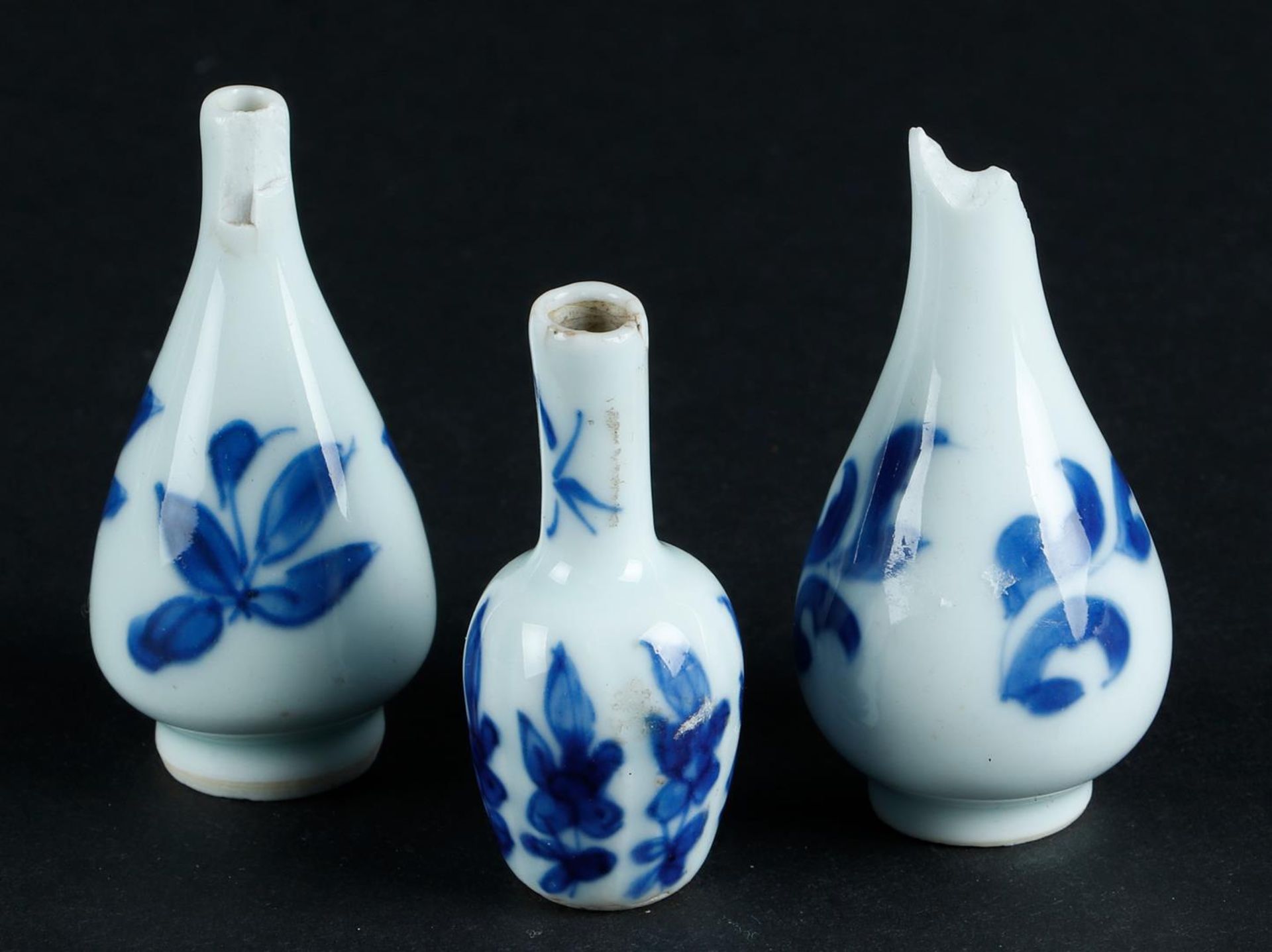 Three porcelain small model dollhouse vases with floral decor. China, Kangxi. - Image 2 of 4