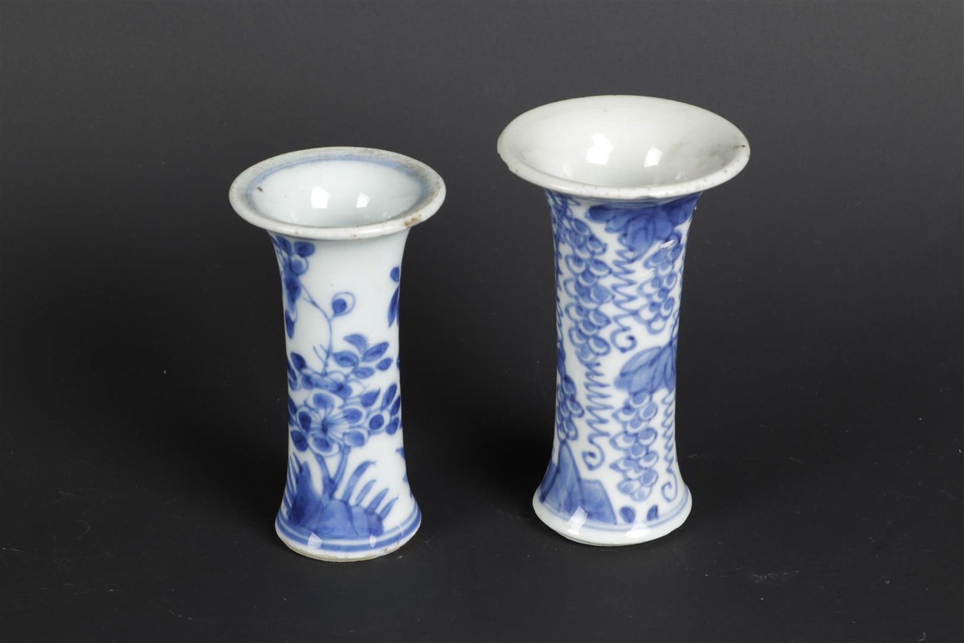 Two porcelain various cup vases, both with floral decoration. China, Kangxi/Yongzheng. - Image 3 of 5