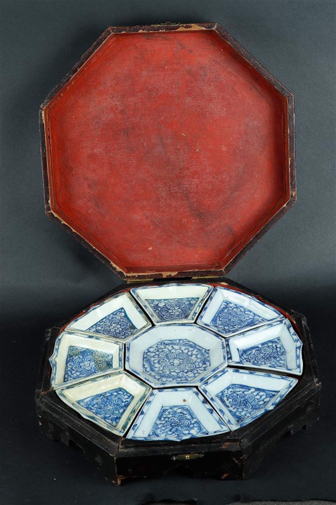 A porcelain pattipan set in original box. China, circa 1800.