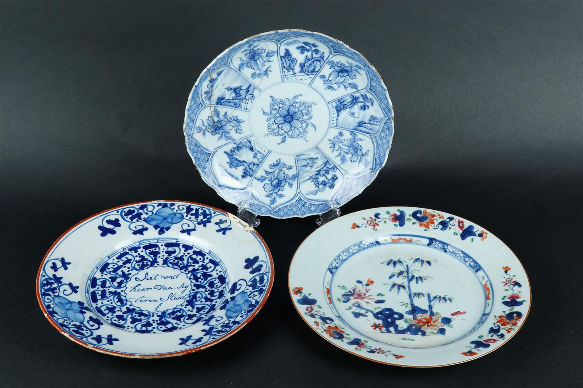 Delft text plate 18th century, Chinese lotus plate Kangxi, Famille Rose plate floral decor Chinese Q