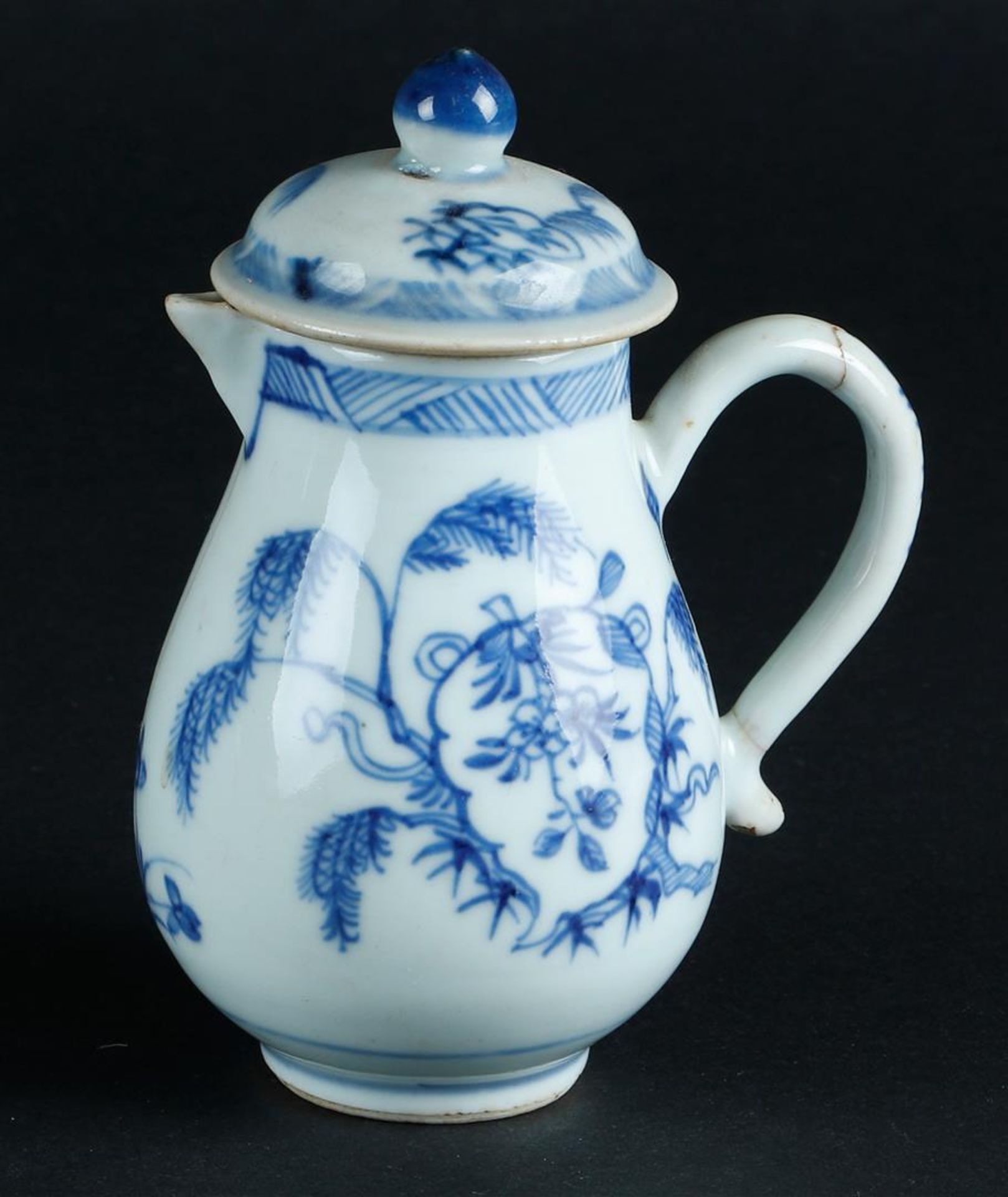 A porcelain milk jug with weeping willow (willow) decor. China, Qianlong. - Image 3 of 6