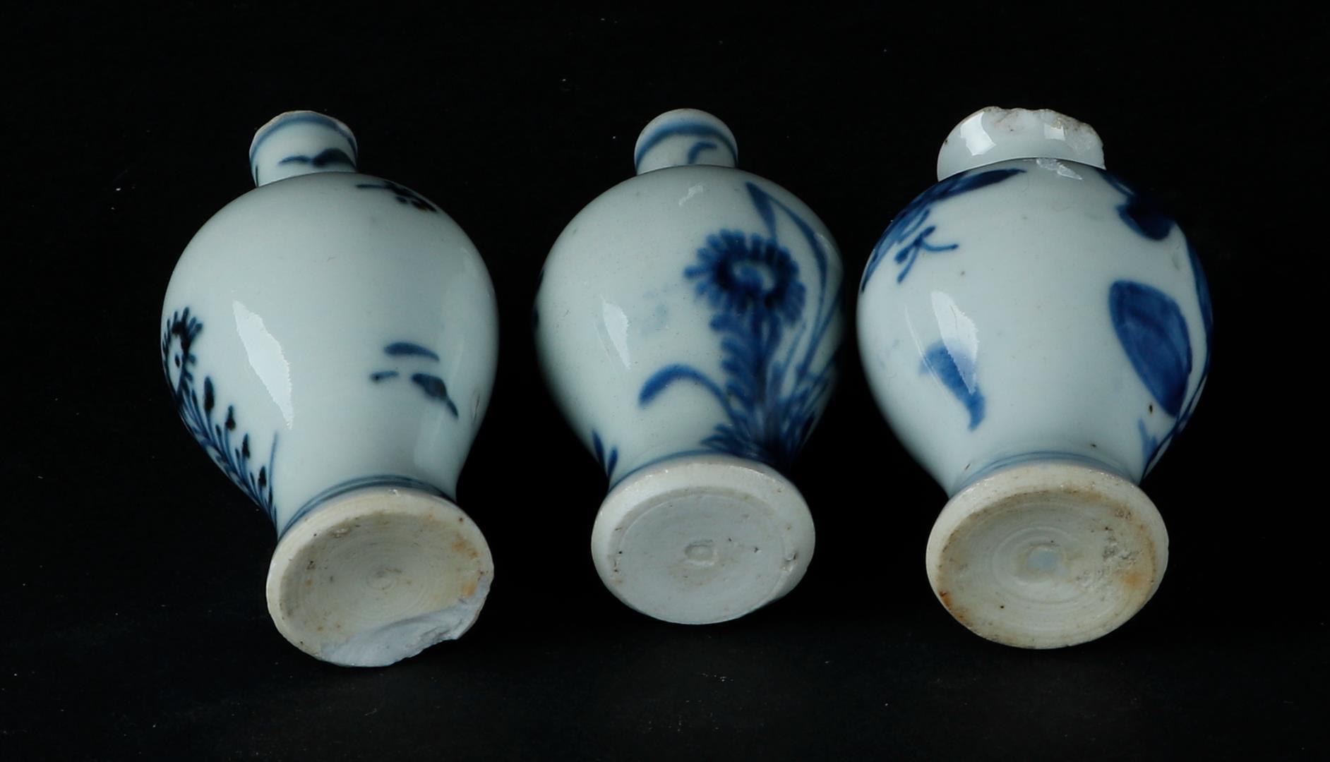 Three small porcelain shoulder vases, all with floral decoration. China, Qianlong. - Image 3 of 3