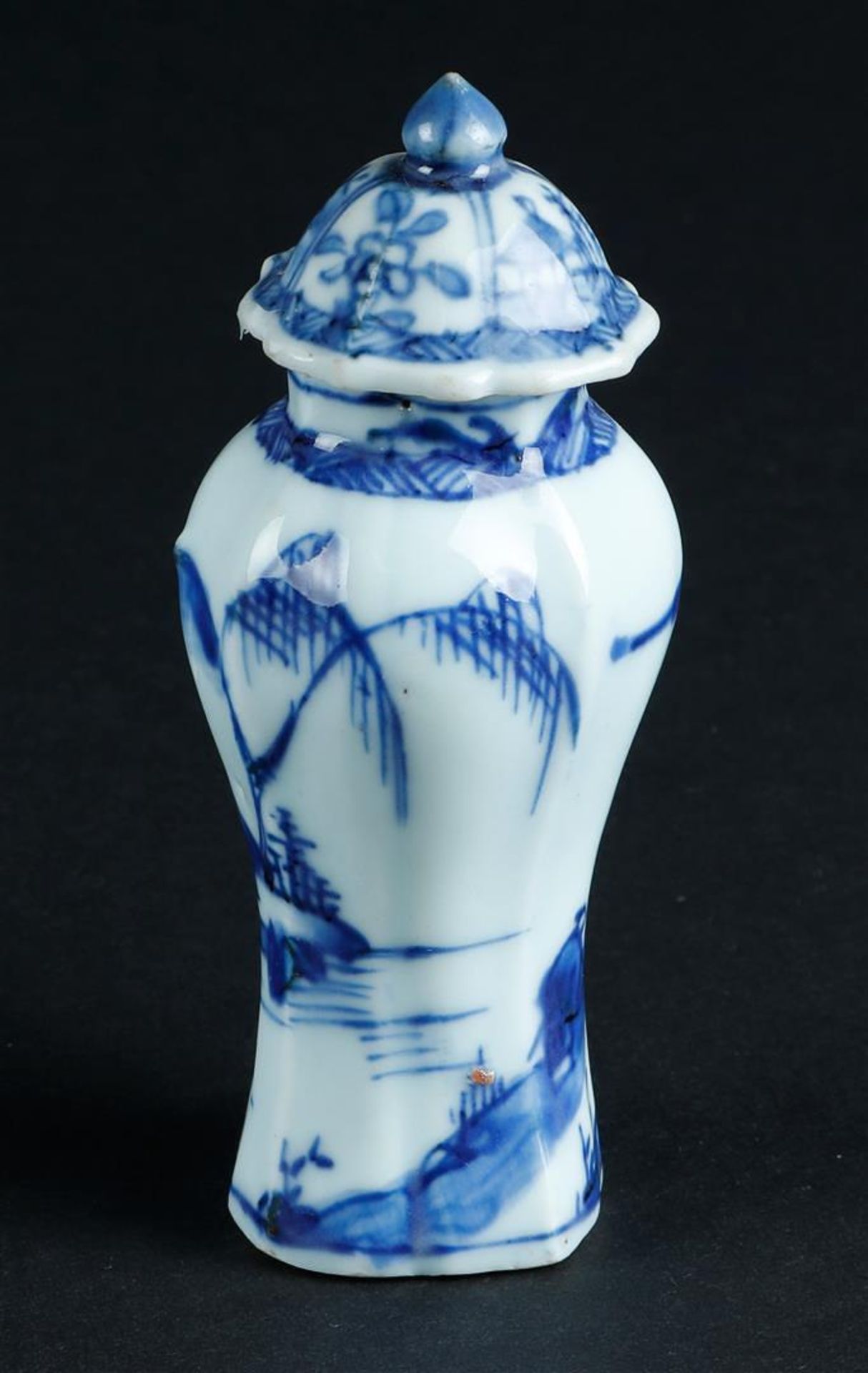 A porcelain contoured lidded vase with river landscape decor. China, Yongzheng/Qianlong.