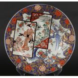 A porcelain Imari dish with decor of, among others, Japanese ladies and a landscape. Japan, 19th cen