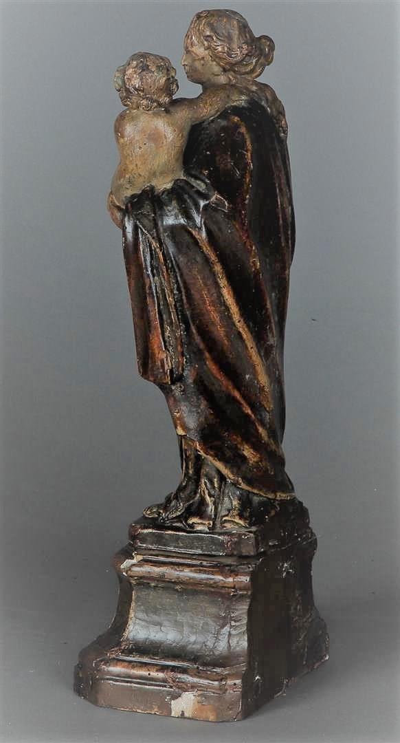 A wooden polychrome statue, Madonna with child. Possibly Antwerp 17th/18th century. - Image 3 of 3