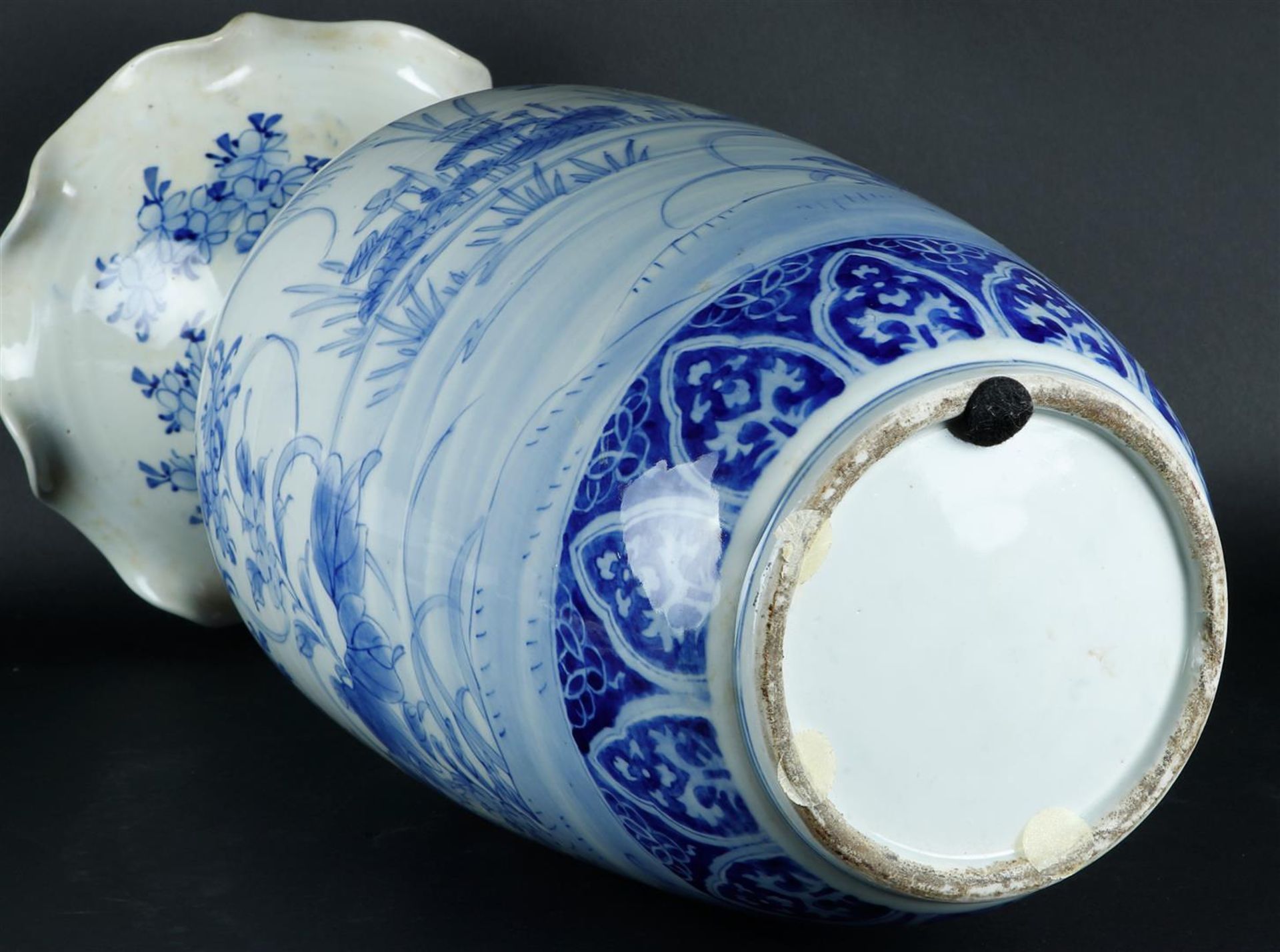 A porcelain collar vase with floral decor, Japan 19th century. - Image 3 of 4