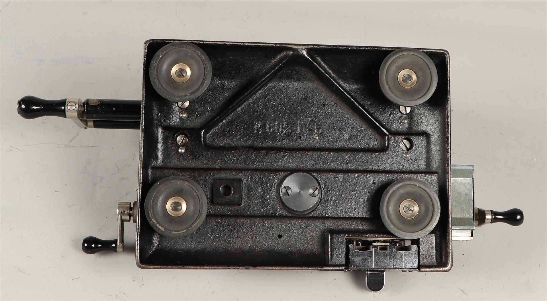A vintage calculator of the brand Original-Odhner, model 602 N 5. Sweden, first half 20th century. - Bild 4 aus 4