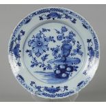 An earthenware dish with floral decor. Delft, 18th century.