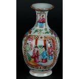 A porcelain vase, Canton. With decor of court scenes. China, 19th century.