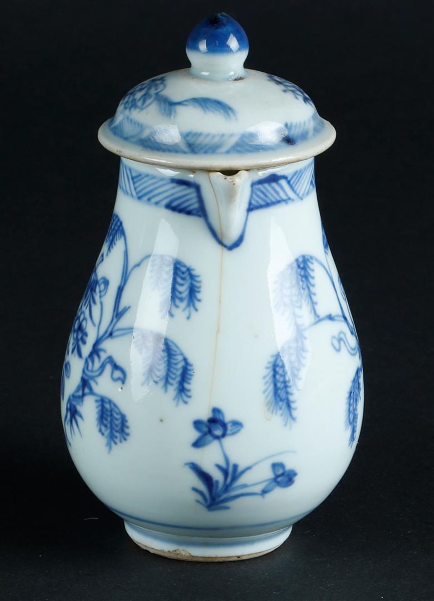 A porcelain milk jug with weeping willow (willow) decor. China, Qianlong. - Image 2 of 6