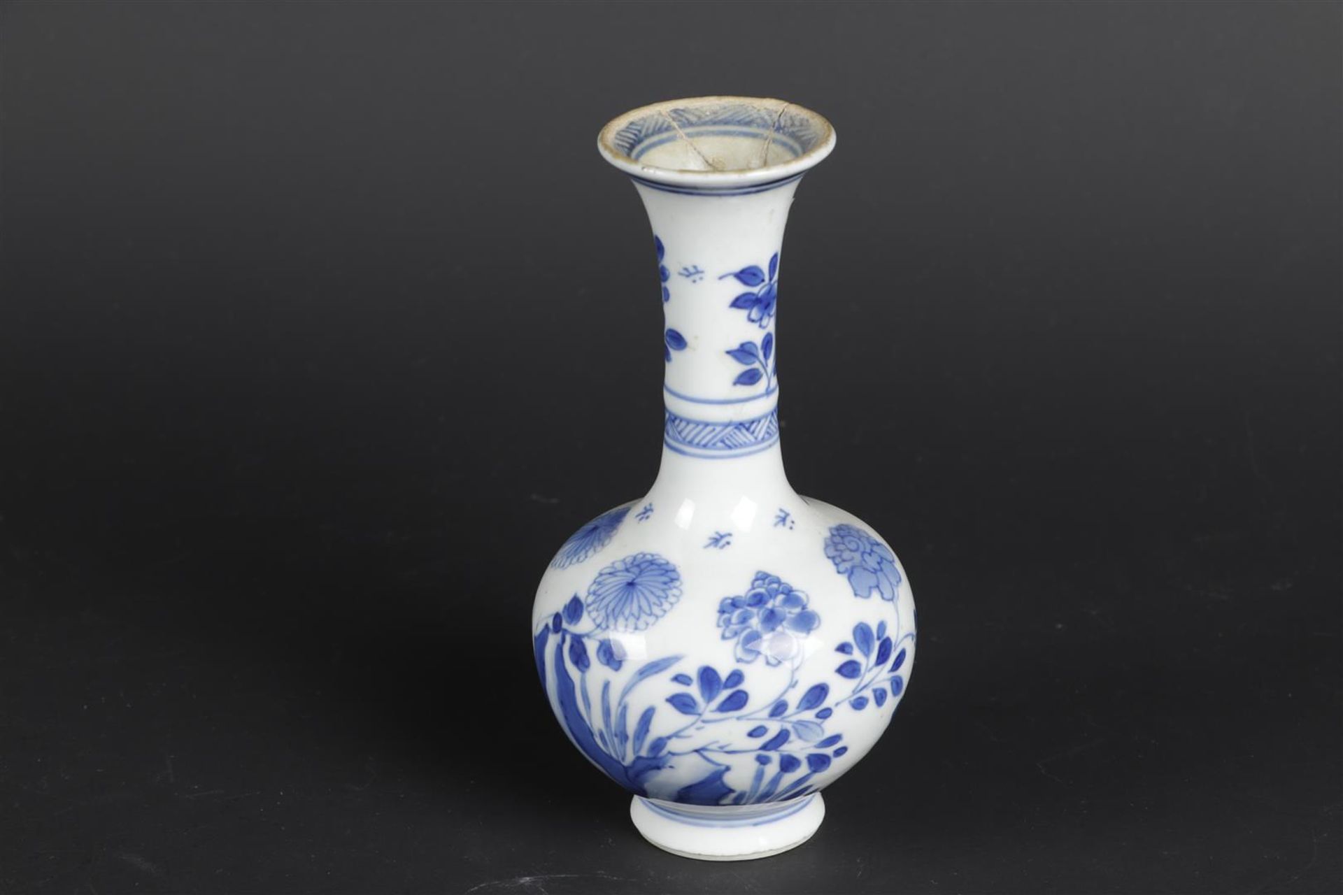 A porcelain belly vase with a slender high neck with floral decor on rock. China, Kangxi.