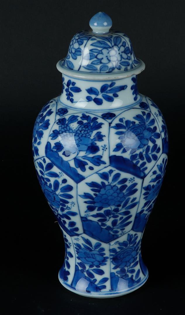 A porcelain lidded vase with flowerbed decoration, in which floral decoration. Marked with lingzhi o - Image 2 of 4