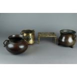 A lot consisting of three copper pots and a trivet, including one grape, 17th century.