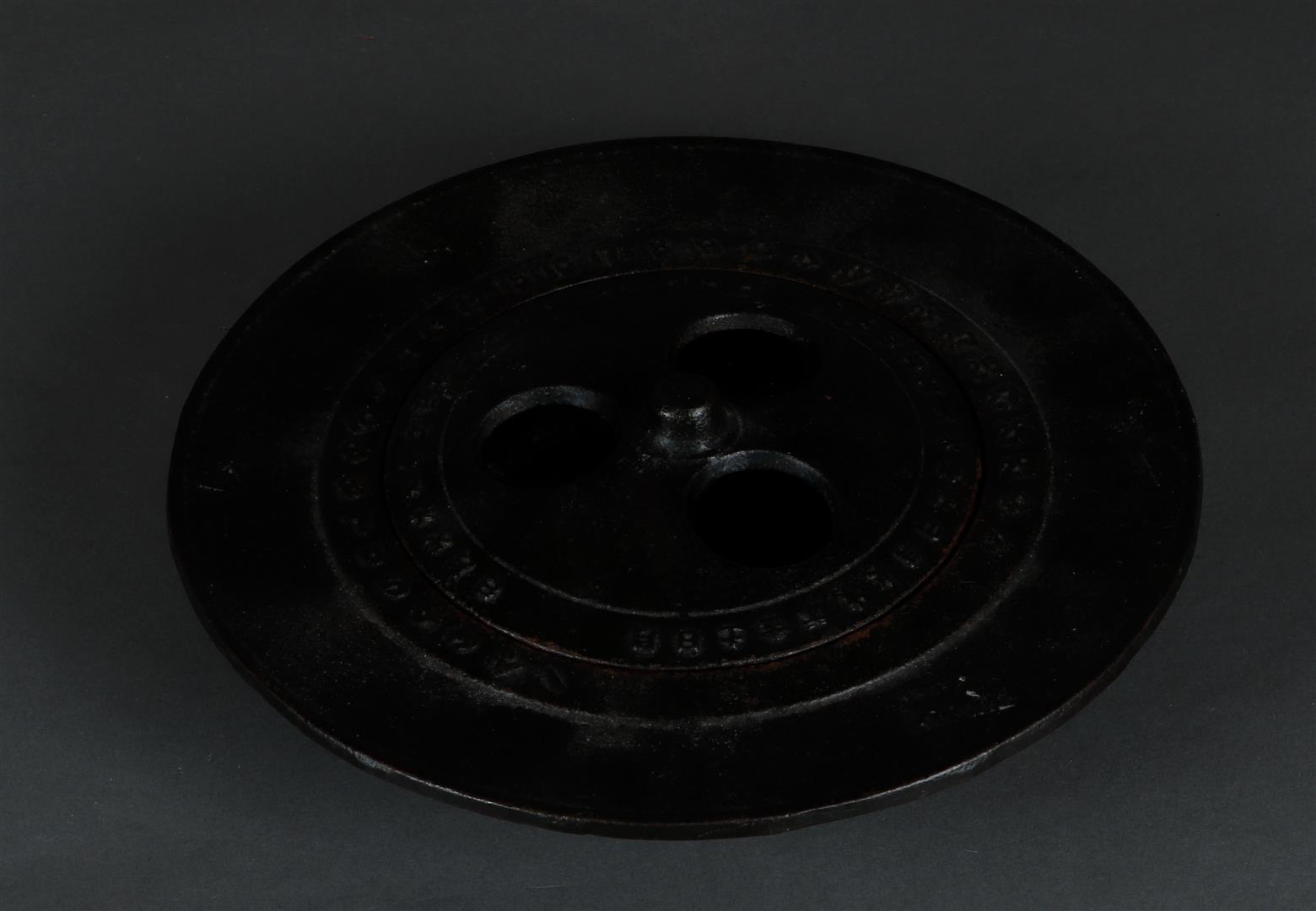 A cast iron incense burner decorated with Arabic and Chinese numerals. China, 20th century. - Image 2 of 2