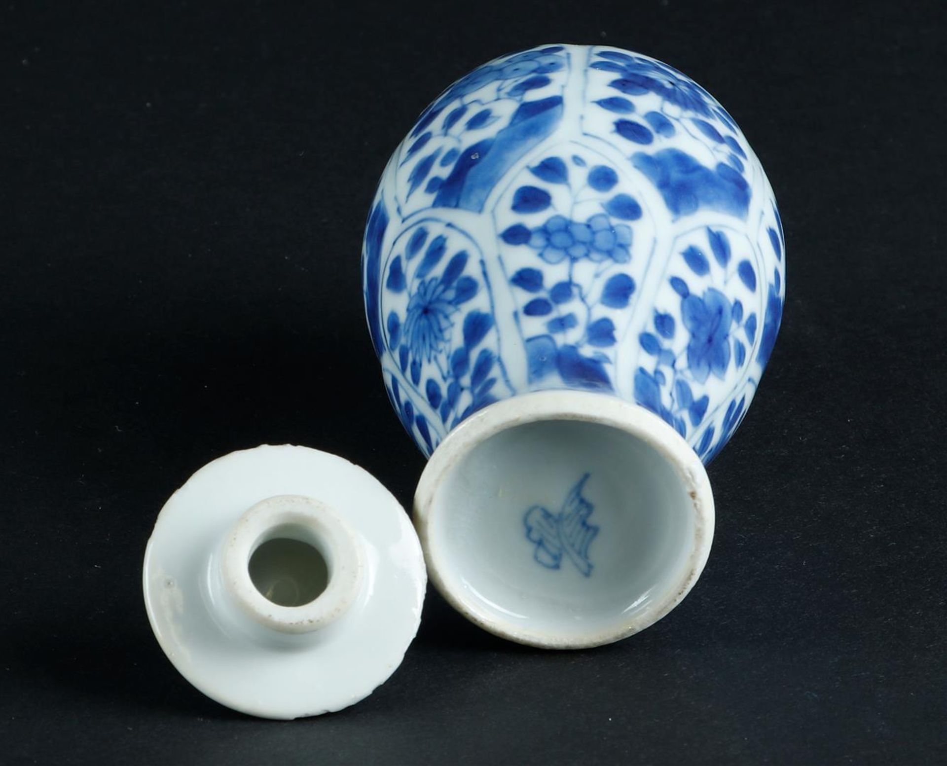 A porcelain lidded vase with lotus leaf divisions with floral decor, marked with artemisia leaf. Chi - Image 5 of 5