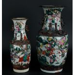 A lot consisting of a large and a small Nanking vase. Both with a decor of warriors on horseback. Ch