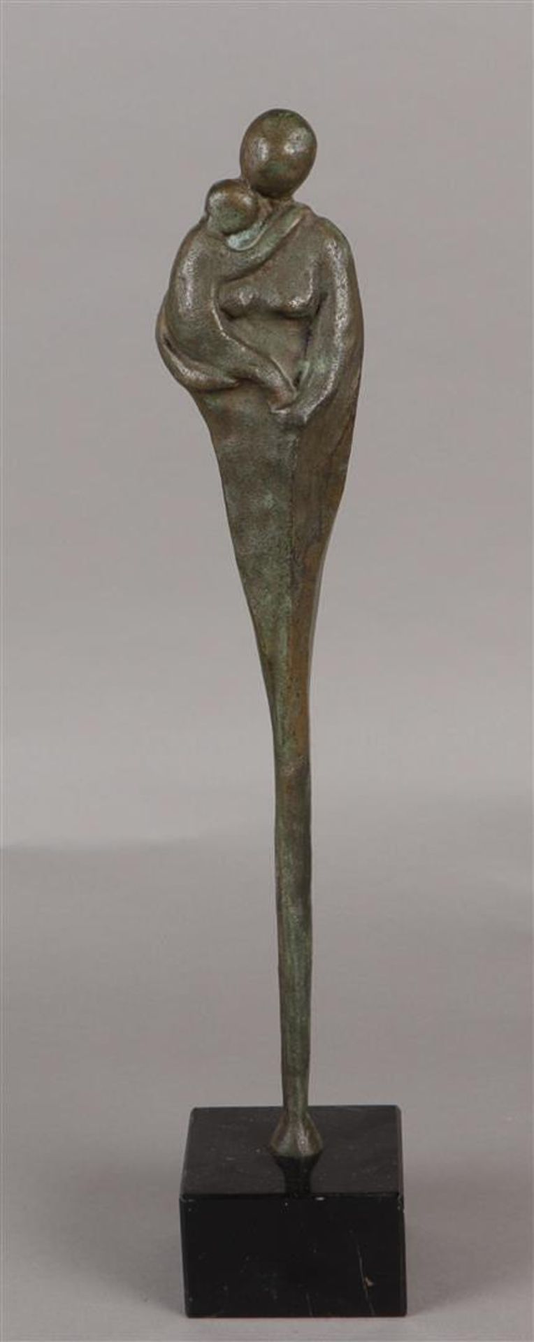 Elly de Clou (born Zoetermeer, 1953), Entwining, bronze on honed marble base. Including certificate.