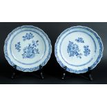 A pair of porcelain deep dishes with floral decor in the centre. China, Qianlong.