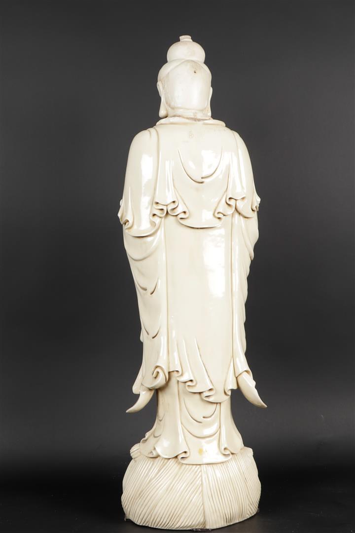 A porcelain Blanc de Chine Guan-Yin. China, 20th century - Image 6 of 10